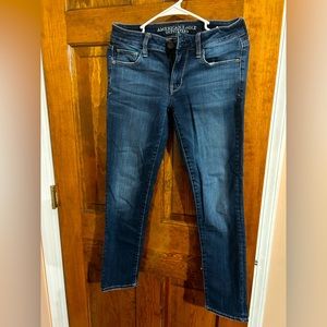 American Eagle Women’s Size 4 Short Jeans. Super short